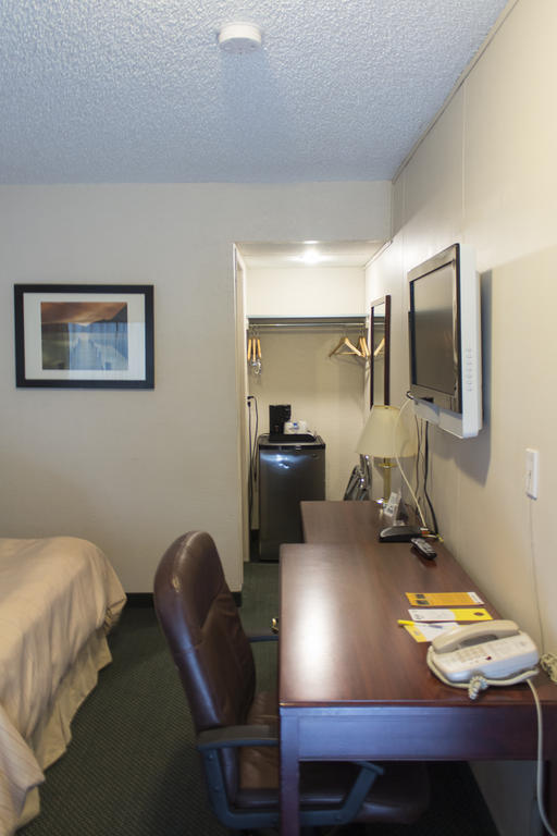 Days Inn By Wyndham Lethbridge Extérieur photo