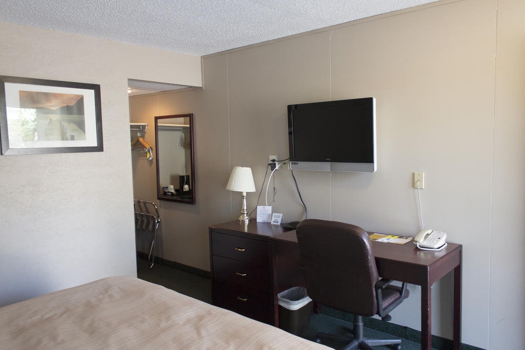 Days Inn By Wyndham Lethbridge Extérieur photo