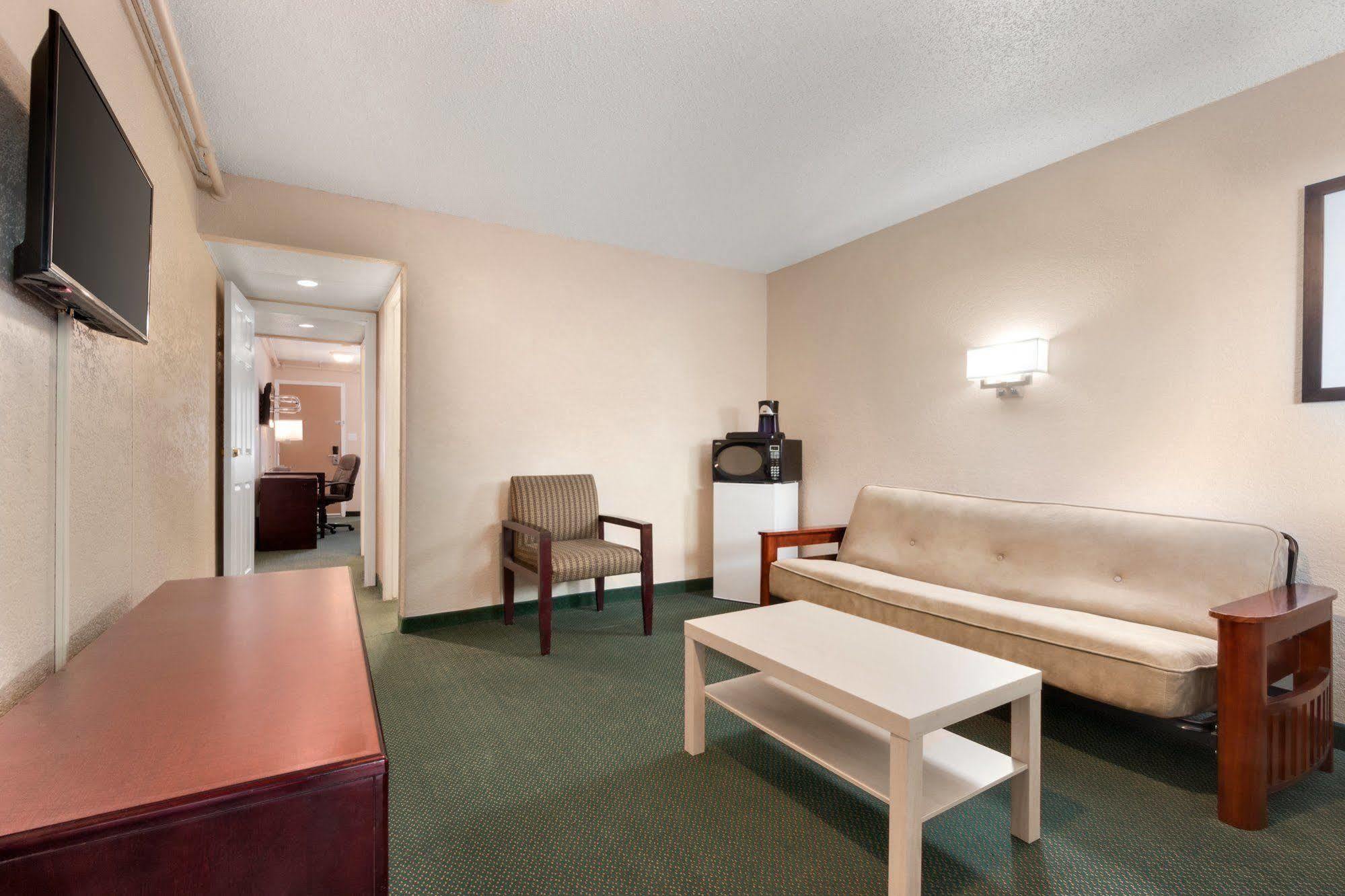 Days Inn By Wyndham Lethbridge Extérieur photo