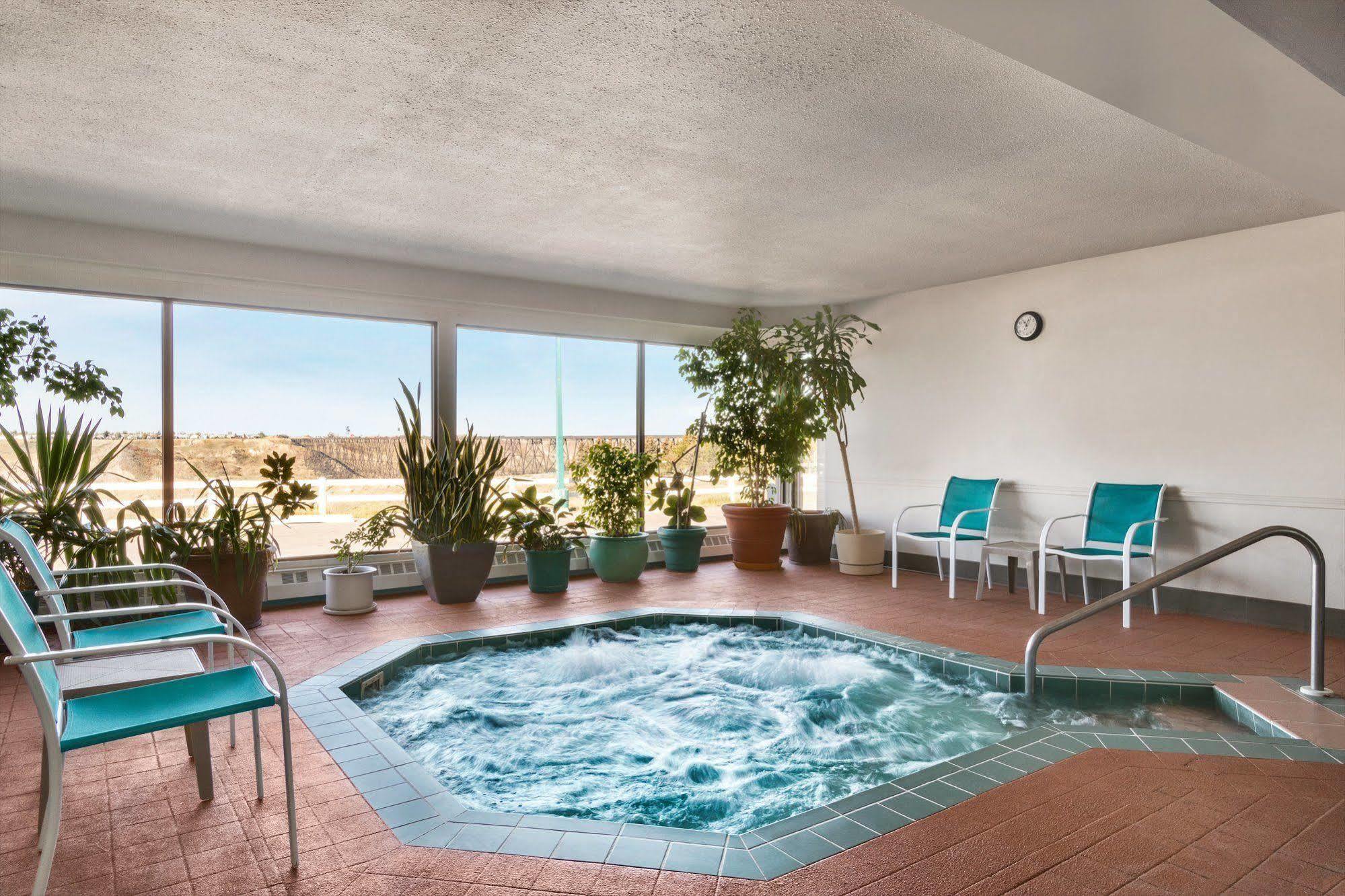 Days Inn By Wyndham Lethbridge Extérieur photo